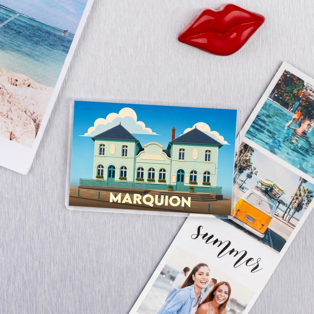 Magnet souvenir de la ville de Marquion avec une illustration stylisée de sa mairie.