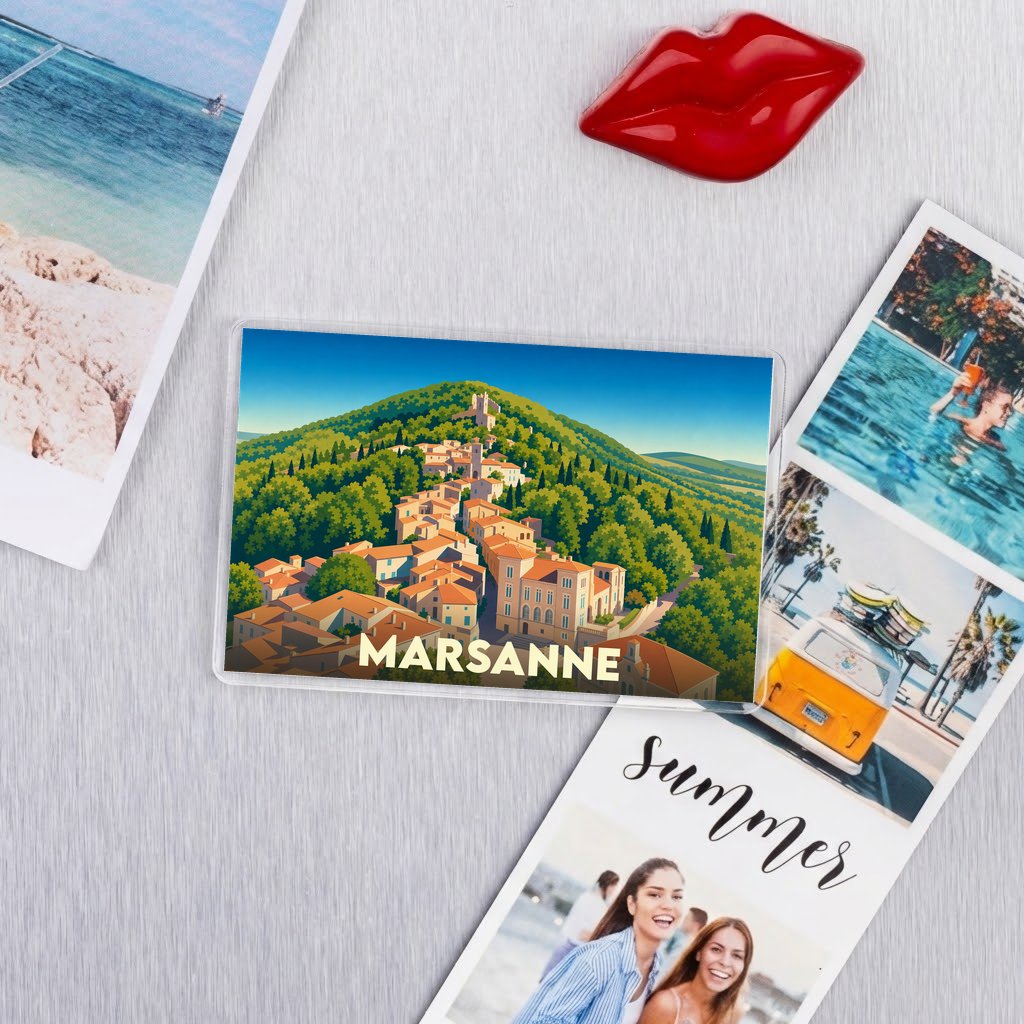 Magnet souvenir de la ville de Marsanne avec une illustration stylisée.