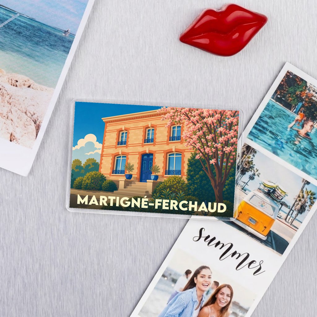 Magnet souvenir de la ville de Martigné-Ferchaud illustré par un dessin coloré de sa mairie.