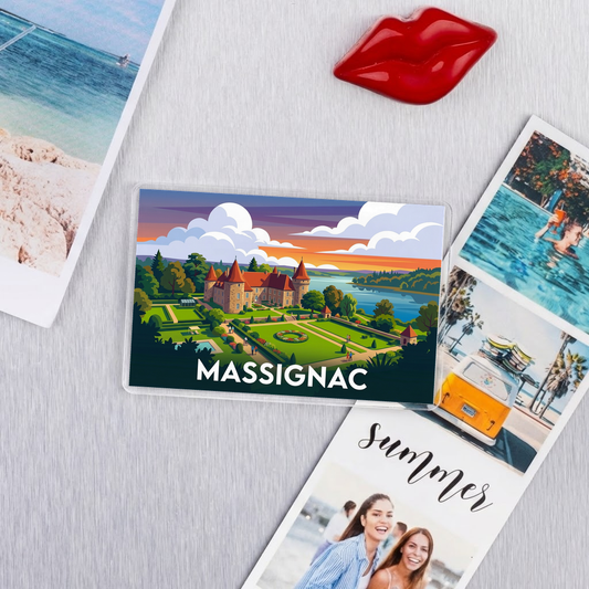 Magnet souvenir de la ville de Massignac avec une illustration stylisée d'un château et de ses jardins.