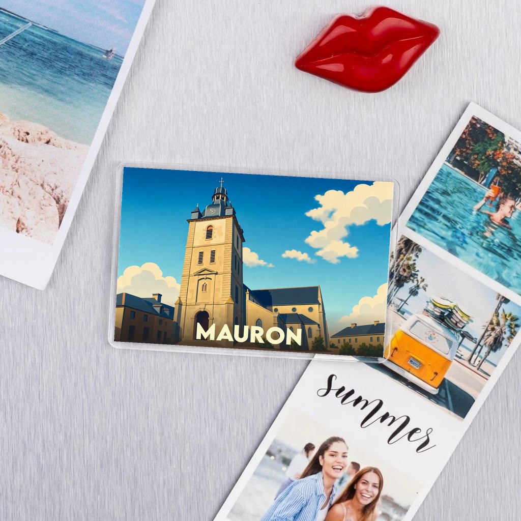 Magnet souvenir de la ville de Mauron avec une illustration stylisée de son église.