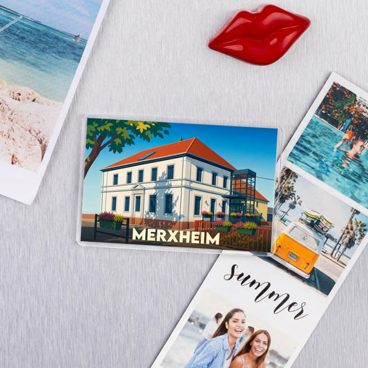 Magnet rectangulaire souvenir de la ville de Merxheim avec une illustration stylisée de sa mairie.