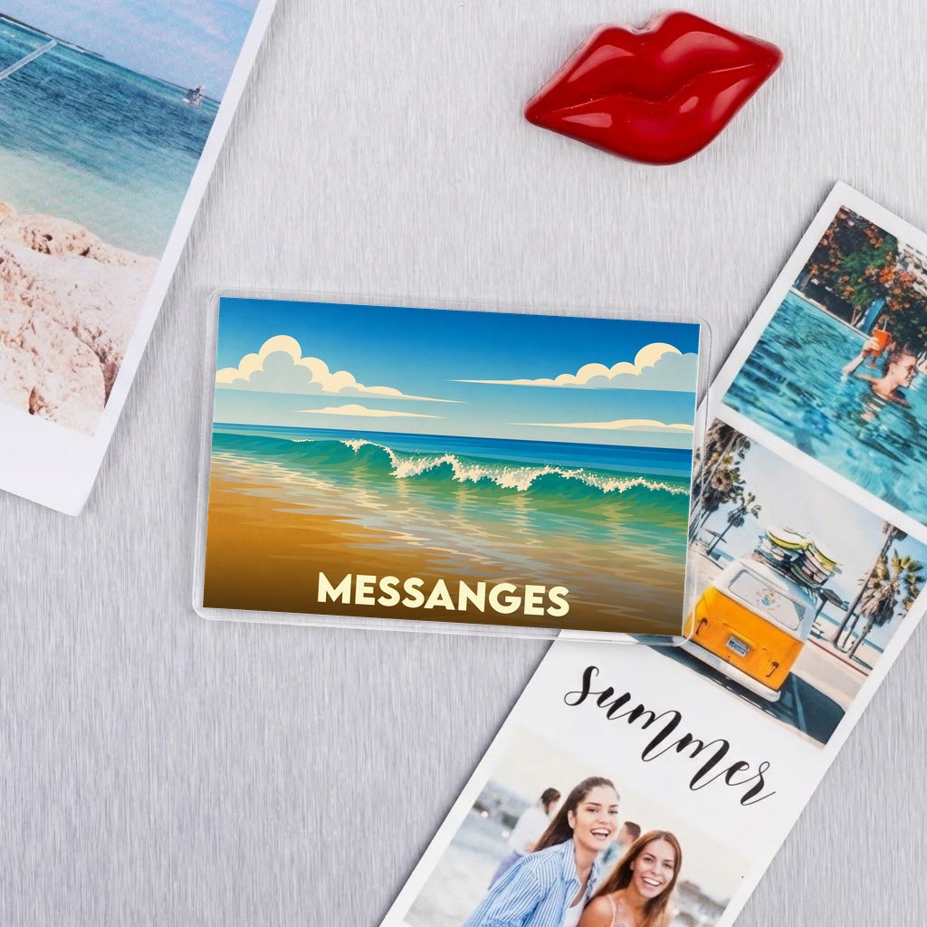 Magnet souvenir de la ville de Messanges avec une illustration stylisée de plage.