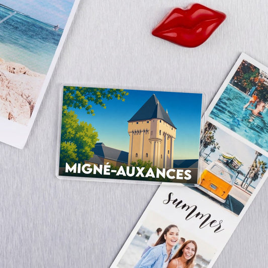 Magnet souvenir de la ville de Migné-Auxances avec une illustration stylisée de son donjon.