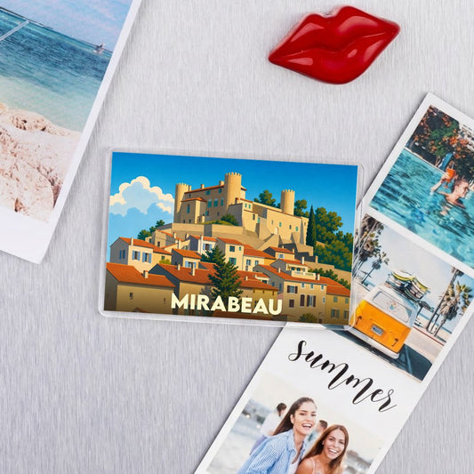 Magnet souvenir de la ville de Mirabeau arborant une illustration stylisée de son château et de ses maisons provençales.
