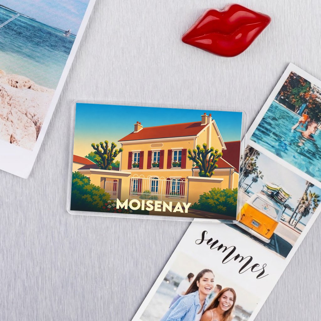 Magnet souvenir de la ville de Moisenay avec une illustration stylisée d'une maison traditionnelle.
