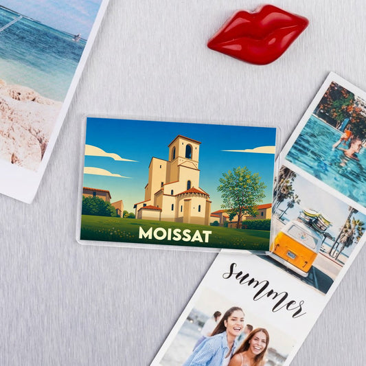 Magnet souvenir de la ville de Moissat avec une illustration stylisée.