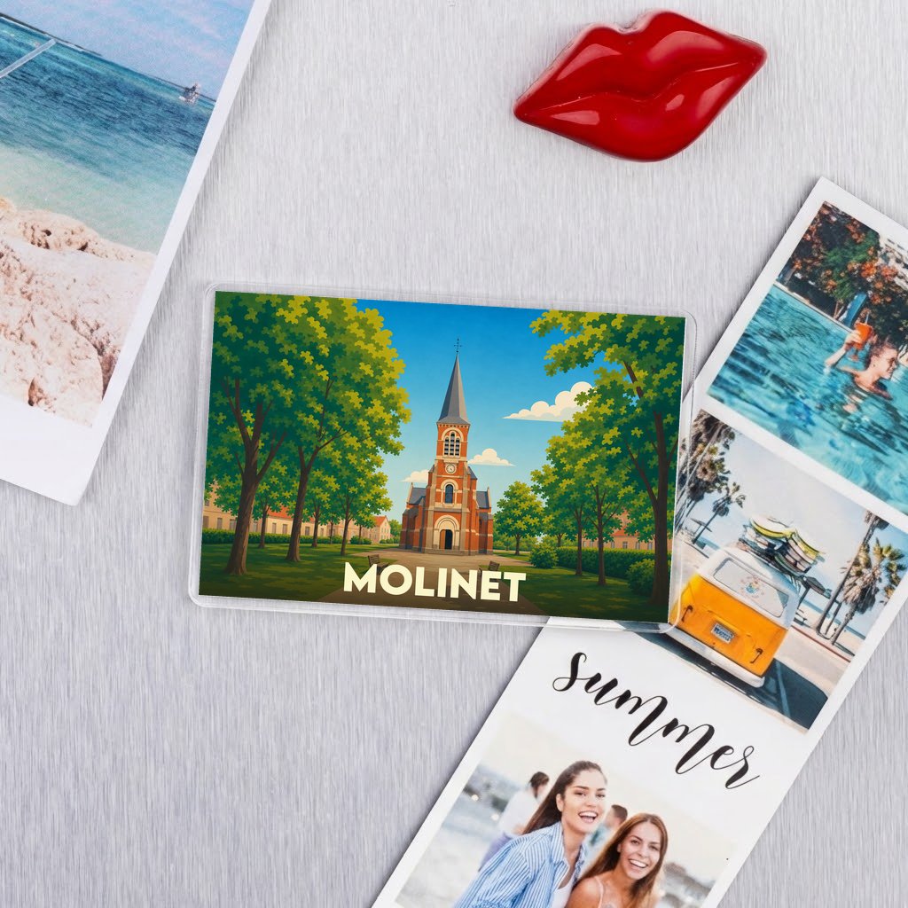 Magnet souvenir de la ville de Molinet avec une illustration stylisée de son église entourée d'arbres.