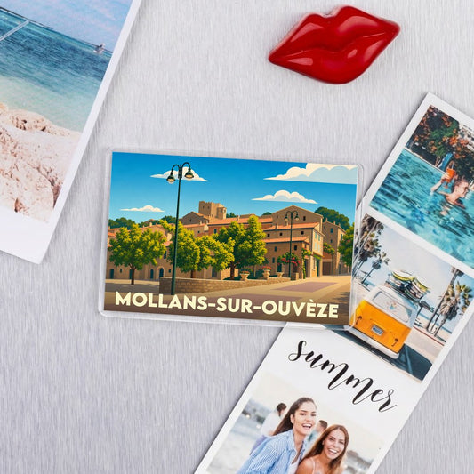 Magnet souvenir de la ville de Mollans-sur-Ouvèze avec une illustration stylisée.