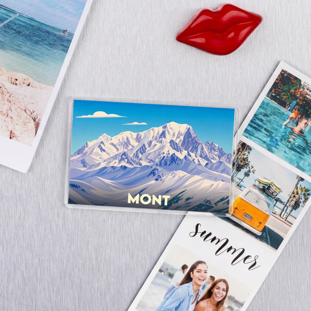 Magnet souvenir de la ville de Mont avec une illustration de montagne enneigée.