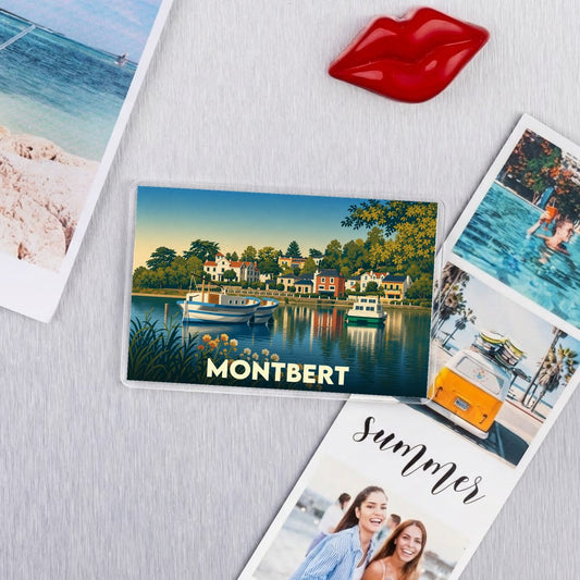 Magnet souvenir de la ville de Montbert avec une illustration stylisée d'un paysage de bord de l'eau.