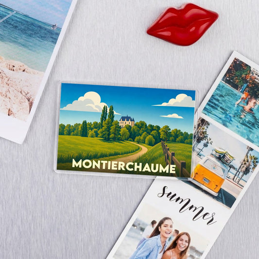Magnet souvenir de la ville de Montierchaume avec une illustration de paysage champêtre.