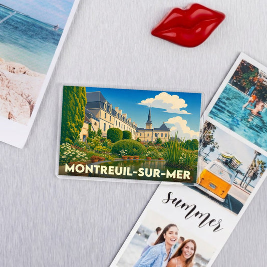 Magnet souvenir de la ville de Montreuil-sur-Mer avec une illustration stylisée.