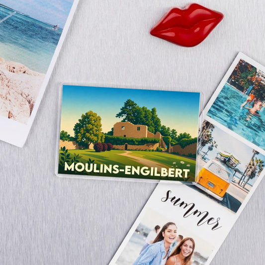 Magnet souvenir de la ville de Moulins-Engilbert avec une illustration stylisée de son patrimoine.