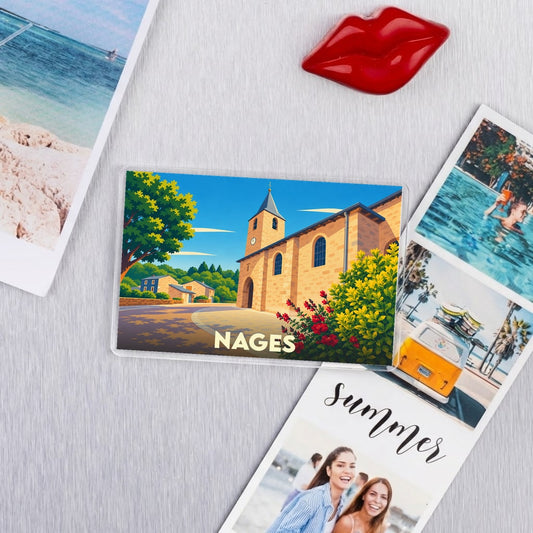 Magnet souvenir de la ville de Nages avec une illustration stylisée de son église.