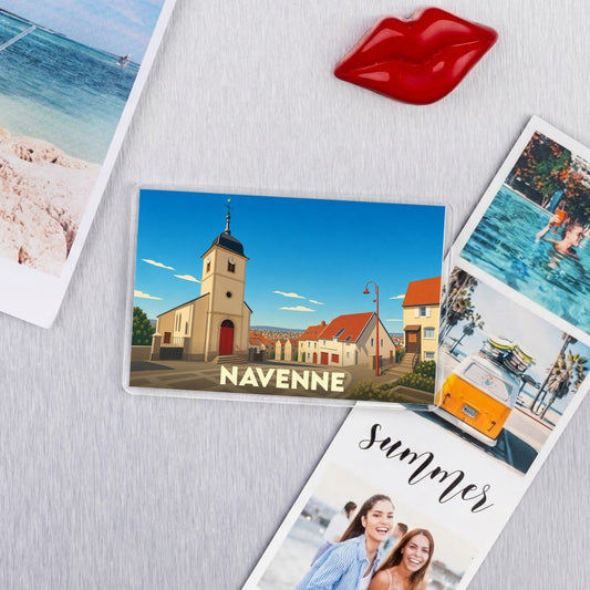 Magnet souvenir de la ville de Navenne avec une illustration stylisée.