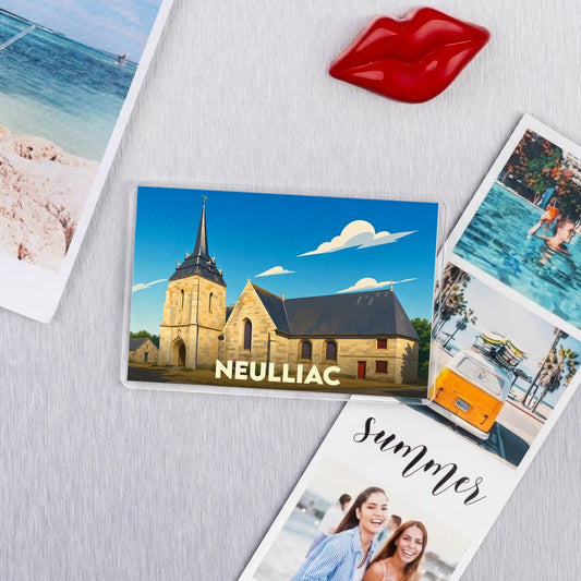 Magnet souvenir de la ville de Neulliac avec une illustration stylisée de son église.