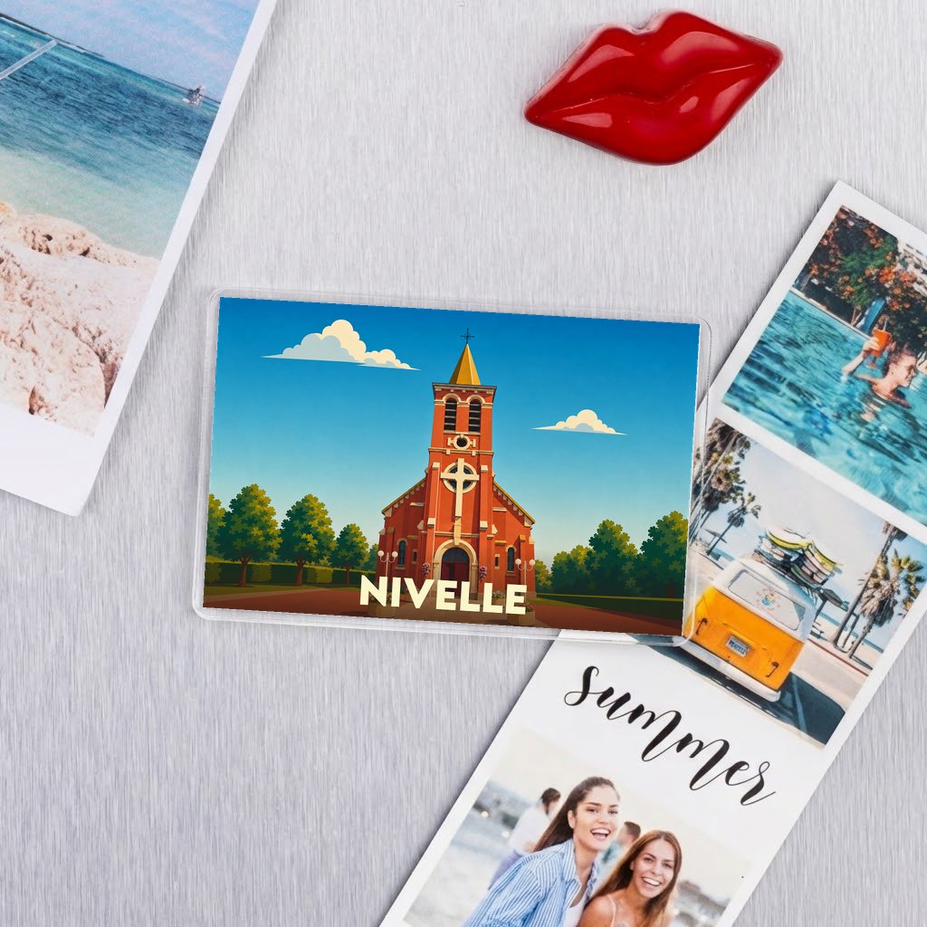 Magnet souvenir de la ville de Nivelle avec une illustration stylisée de son église.