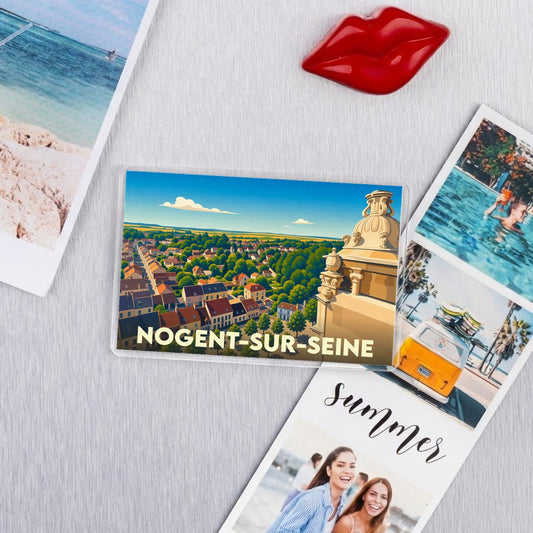 Magnet souvenir de la ville de Nogent-sur-Seine avec une illustration panoramique stylisée.