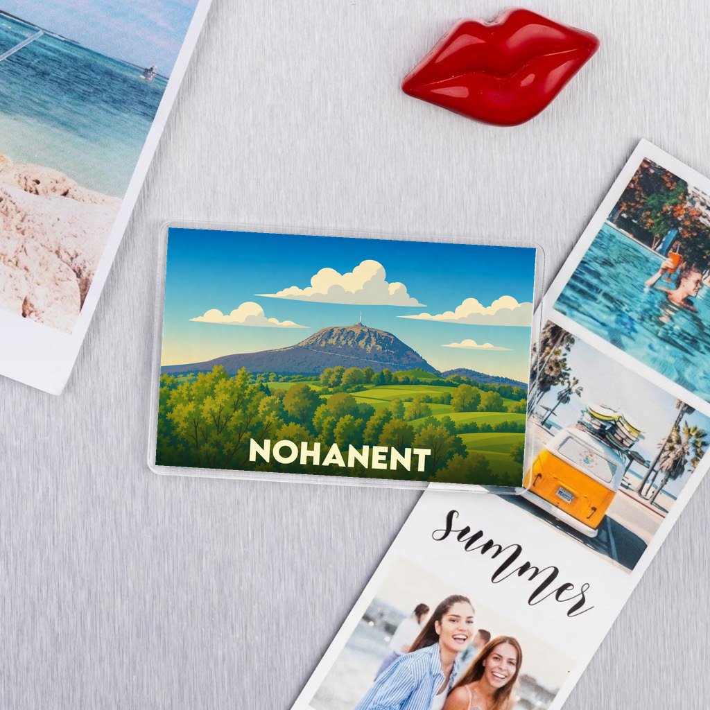 Magnet souvenir de la ville de Nohanent avec une illustration stylisée d'un paysage de montagne.