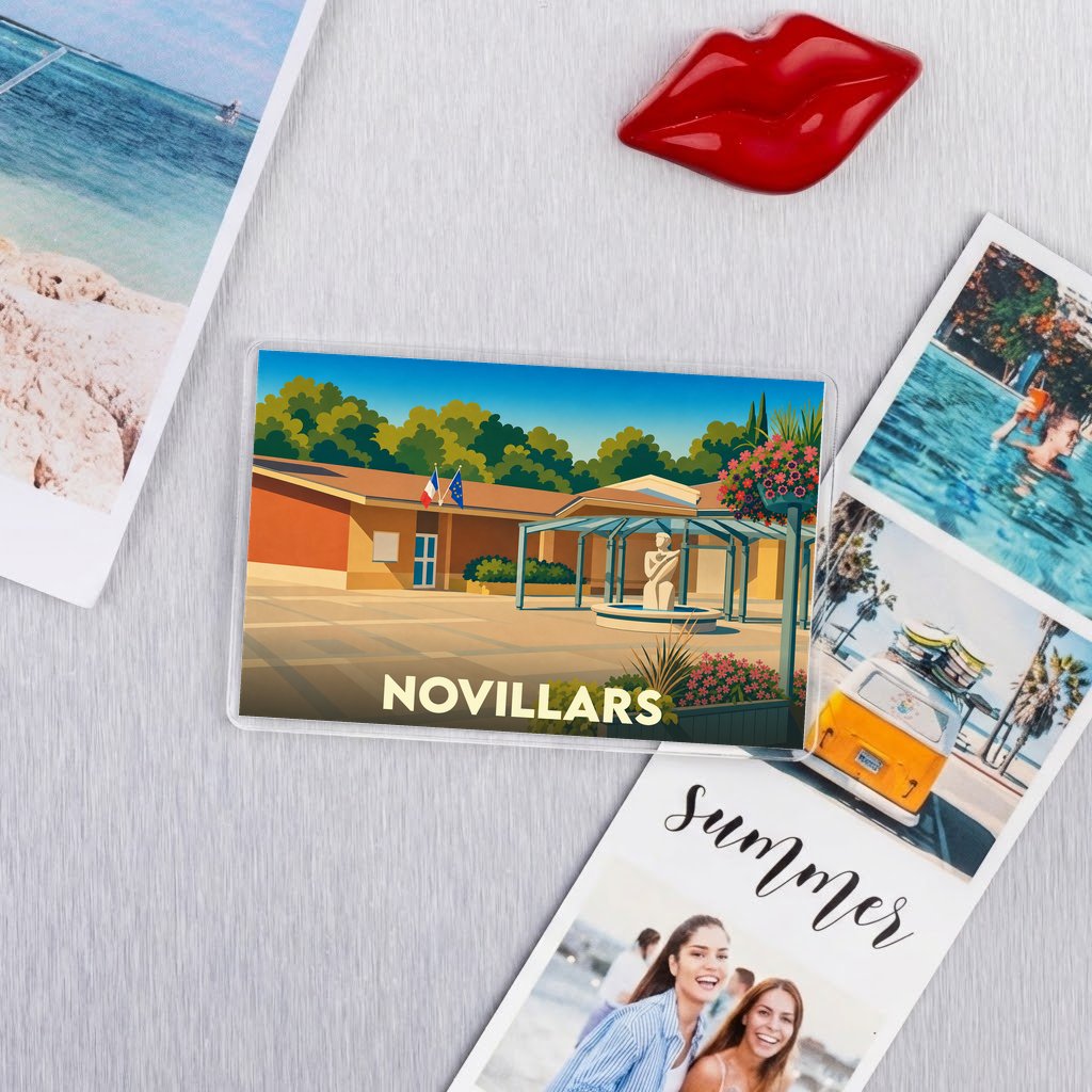 Magnet souvenir de la ville de Novillars avec une illustration stylisée et colorée.