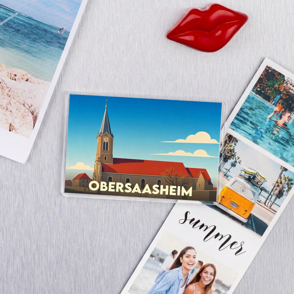 Magnet souvenir de la ville d'Obersaasheim avec une illustration stylisée de son église.