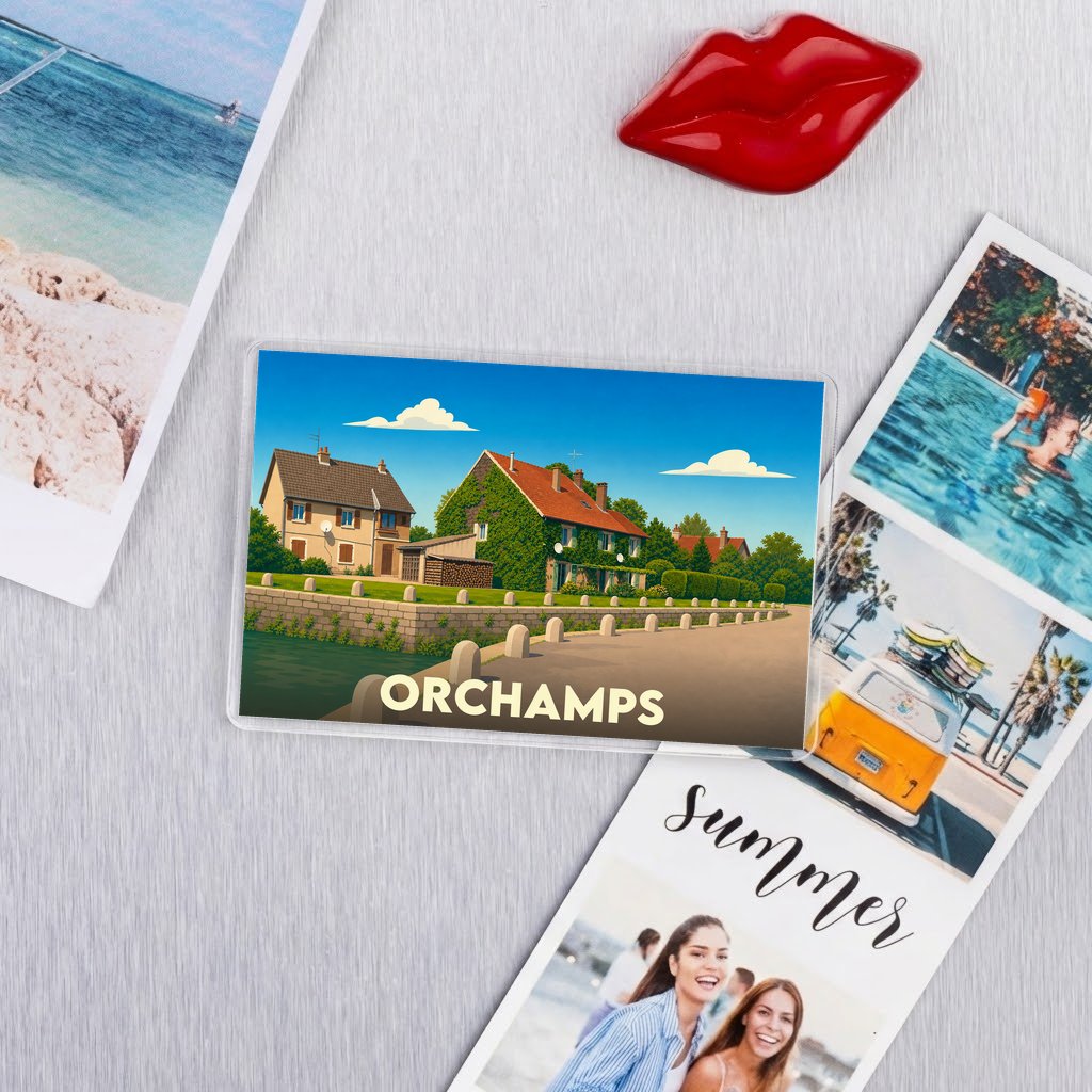 Magnet souvenir de la ville d'Orchamps illustré par un paysage de village au bord de l'eau.