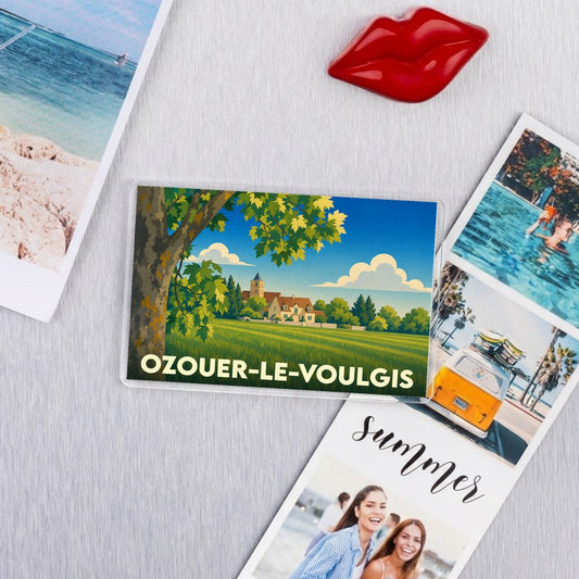 Magnet rectangulaire souvenir de la ville de Ozouer-le-Voulgis avec une illustration champêtre stylisée.