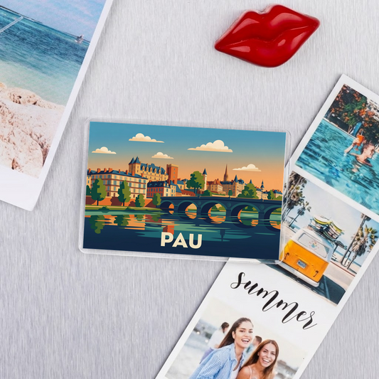 Magnet souvenir de la ville de Pau avec une illustration stylisée.