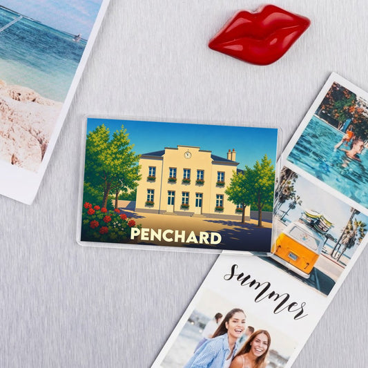 Magnet souvenir de la ville de Penchard avec une illustration stylisée de sa mairie.