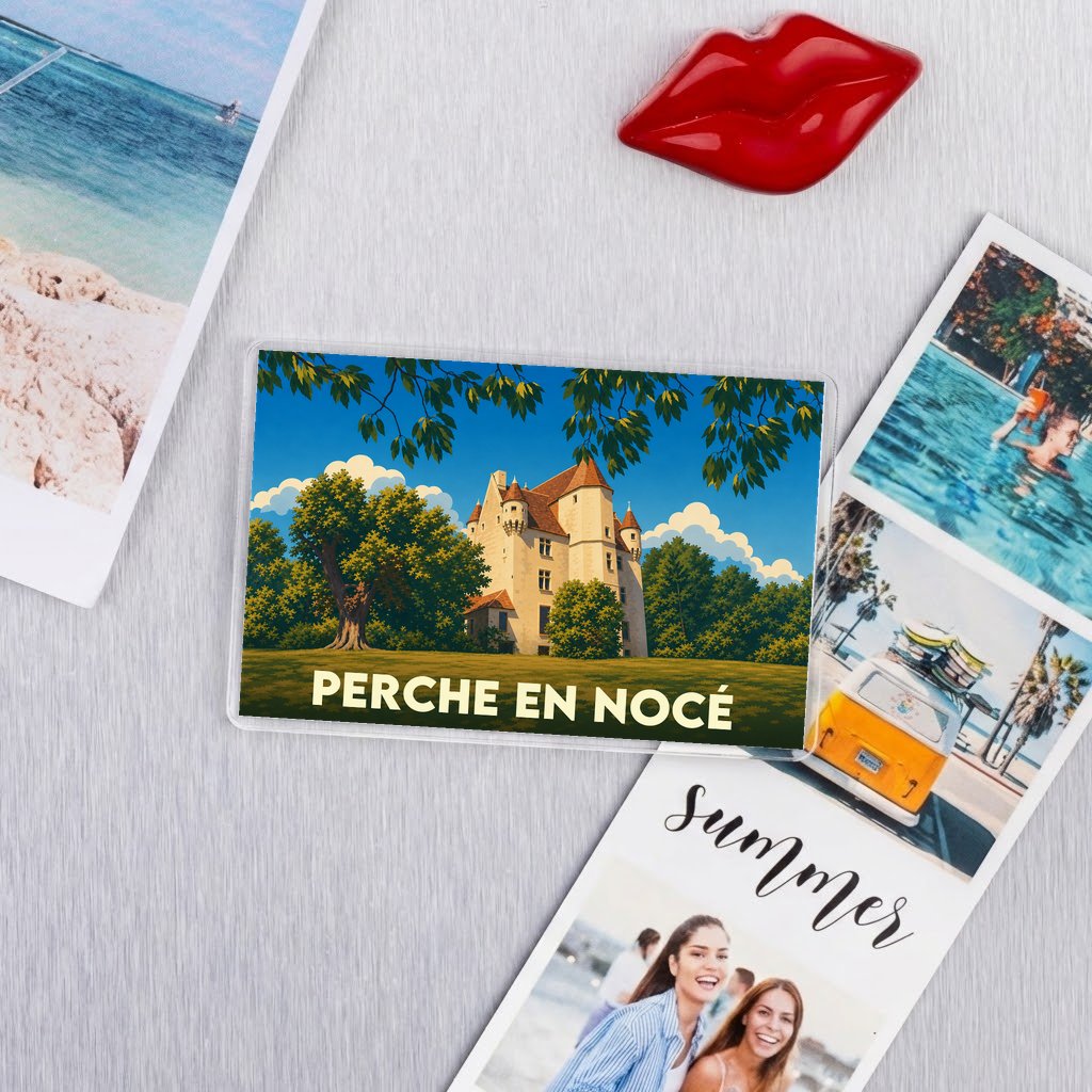 Magnet souvenir de la commune de Perche-en-Nocé avec une illustration stylisée de son château.