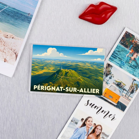 Magnet souvenir de la ville de Pérignat-sur-Allier avec une illustration stylisée d'un paysage de collines.