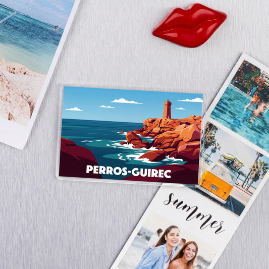 Magnet souvenir de la ville de Perros-Guirec avec une illustration stylisée.