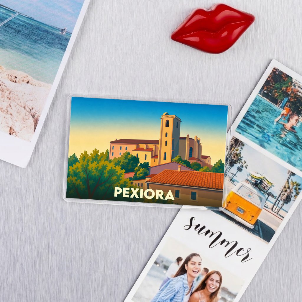 Magnet souvenir de la ville de Pexiora avec une illustration stylisée.