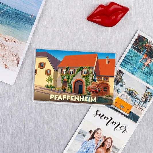 Magnet souvenir de la ville de Pfaffenheim avec une illustration stylisée de maisons à colombages.