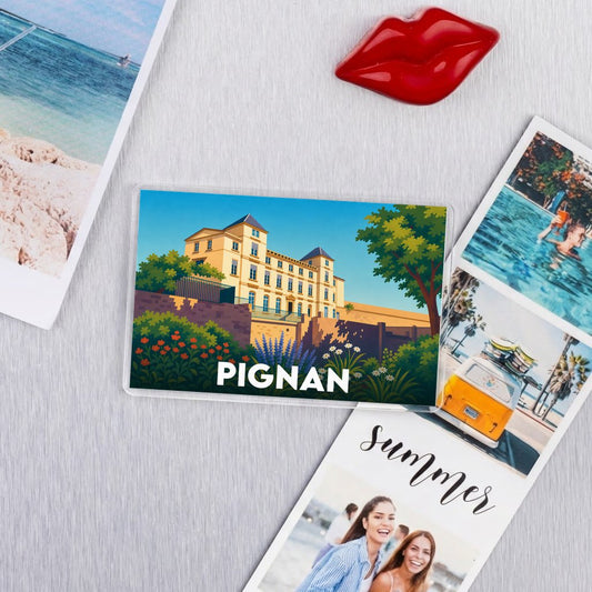 Magnet souvenir de la ville de Pignan avec une illustration stylisée de son château.