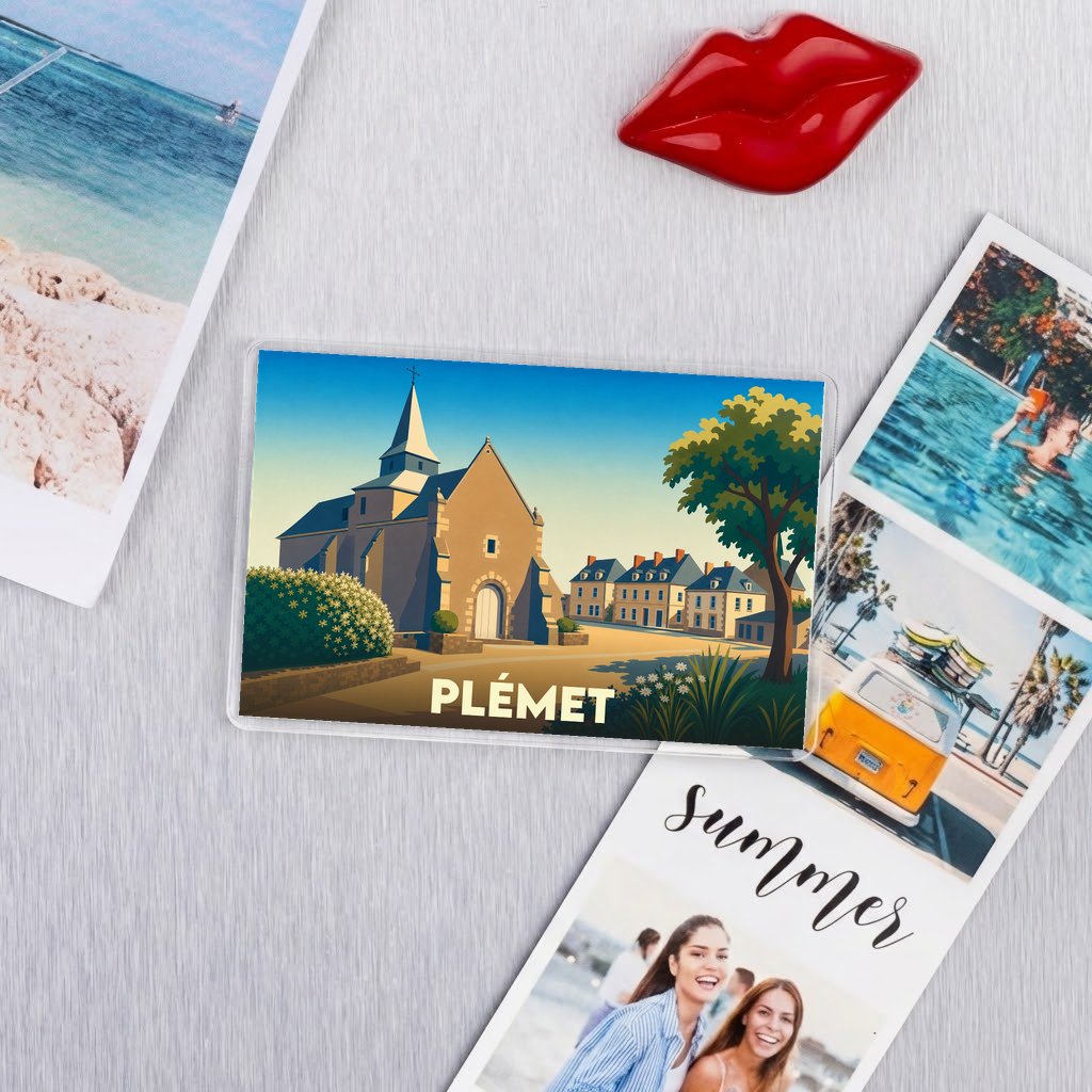 Magnet souvenir de la ville de Plémet avec une illustration stylisée.