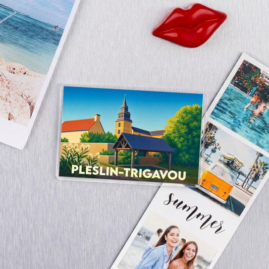 Magnet souvenir de la ville de Pleslin-Trigavou avec une illustration stylisée.