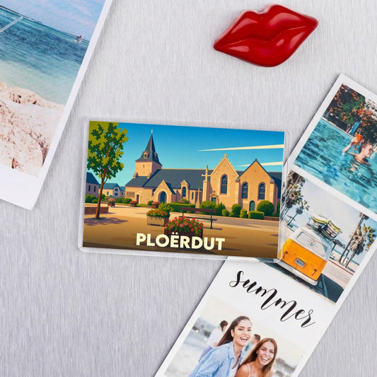 Magnet souvenir de la ville de Ploërdut avec une illustration stylisée de son église.