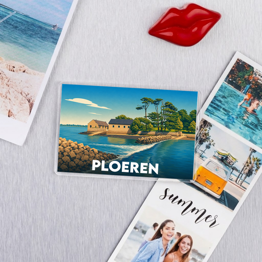 Magnet souvenir de la ville de Ploeren avec une illustration stylisée de son littoral.