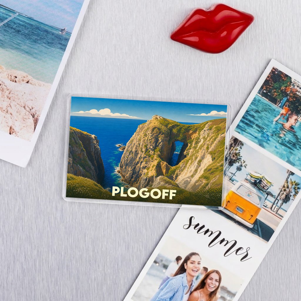 Magnet souvenir de la ville de Plogoff avec une illustration stylisée de ses falaises.