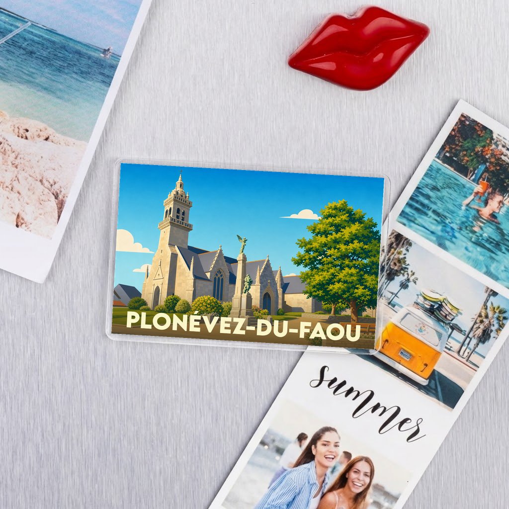 Magnet souvenir de la ville de Plonévez-du-Faou avec une illustration stylisée de son église.