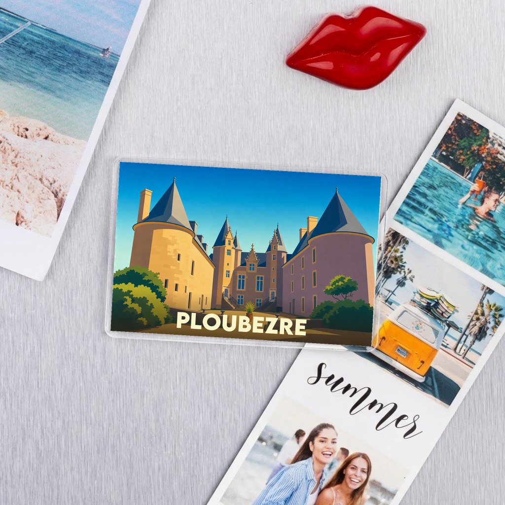 Magnet souvenir de la ville de Ploubezre avec une illustration stylisée de son château.
