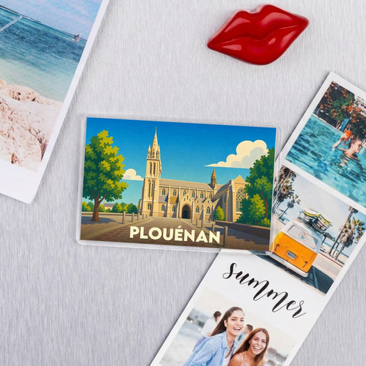 Magnet souvenir de la ville de Plouénan avec une illustration stylisée.