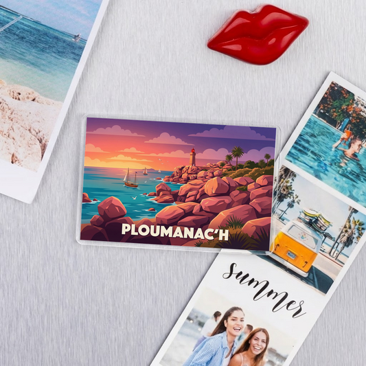 Magnet souvenir de la ville de Ploumanac'h avec une illustration stylisée.