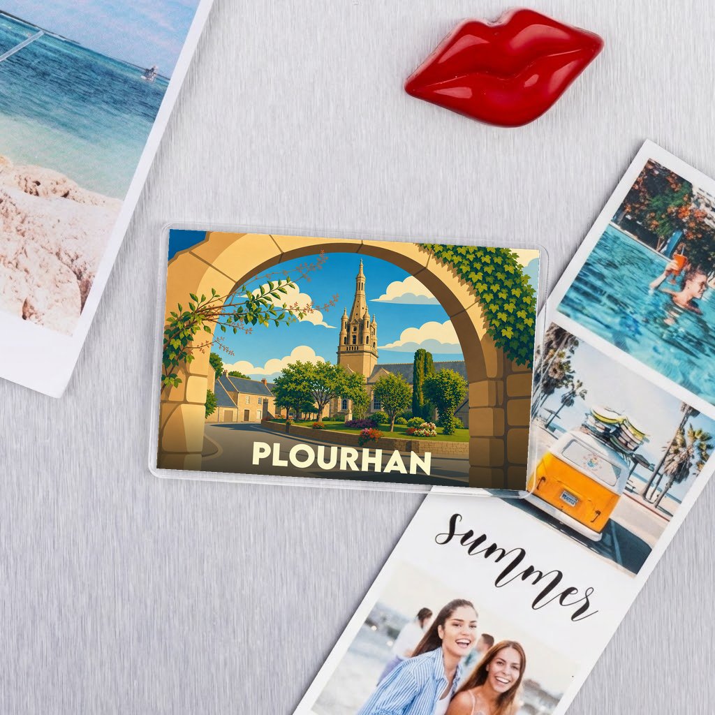 Magnet souvenir de la ville de Plourhan avec une illustration stylisée.