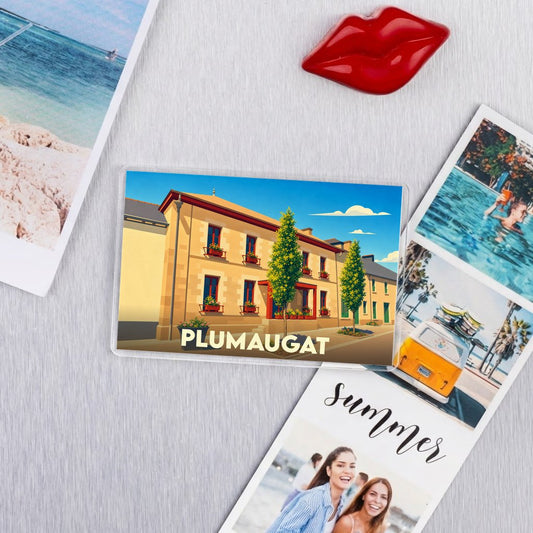 Magnet souvenir de la ville de Plumaugat avec une illustration colorée et stylisée.