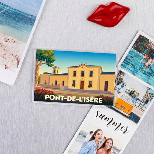 Magnet rectangulaire souvenir de la ville de Pont-de-l'Isère avec une illustration stylisée de son hôtel de ville.