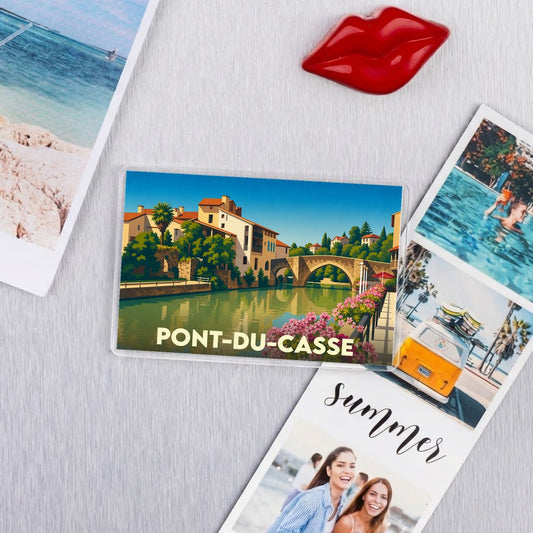 Magnet souvenir de la ville de Pont-du-Casse avec une illustration colorée de ses paysages.