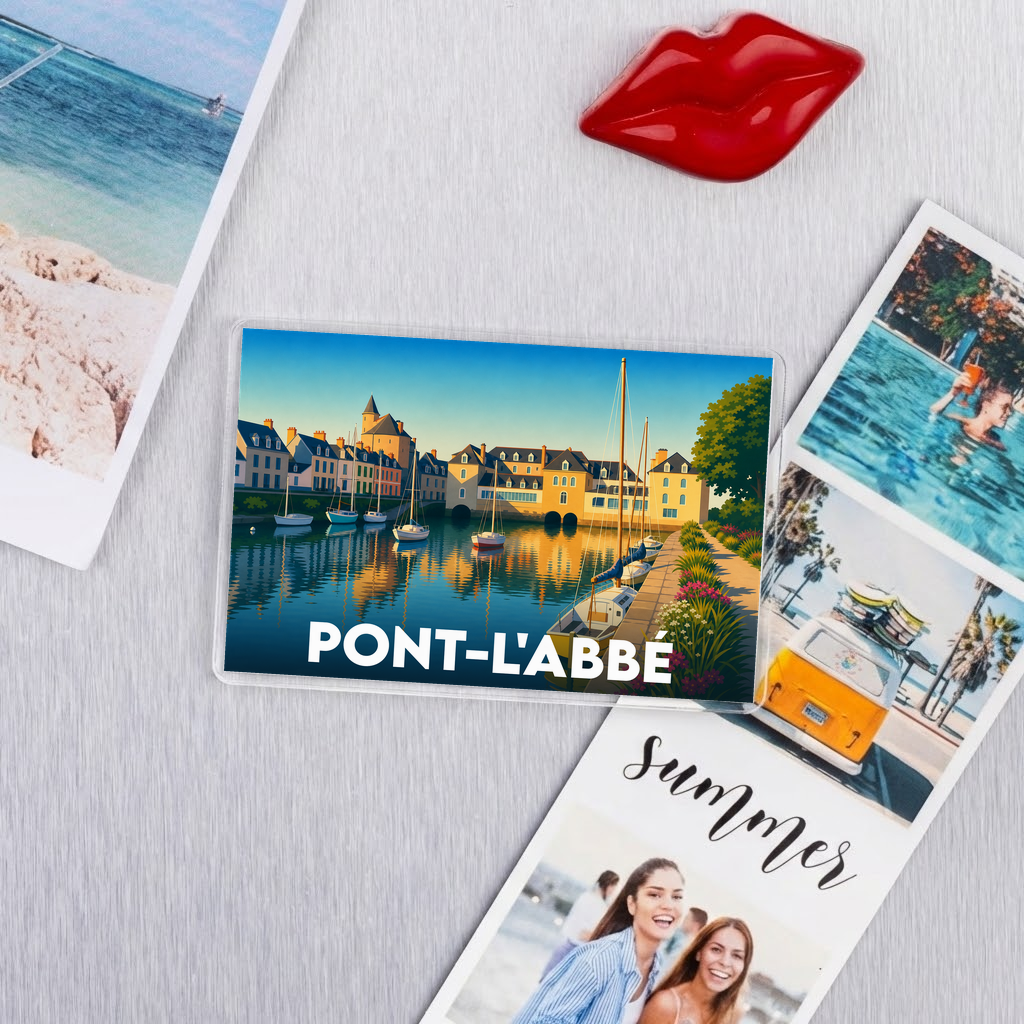 Magnet rectangulaire souvenir de Pont-l'Abbé avec une illustration colorée du port et des maisons bretonnes.